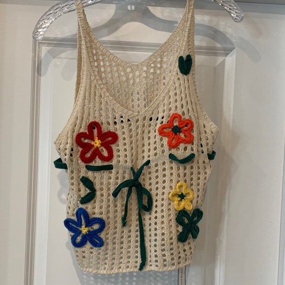 Contemporary complete Tops - Contemporary complete Cream Crochet Floral Tank Top with flowers SM NWT